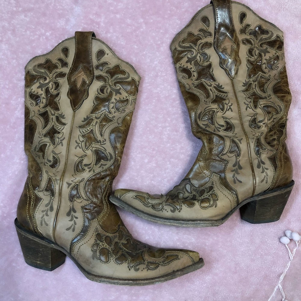 Point-toed western boots